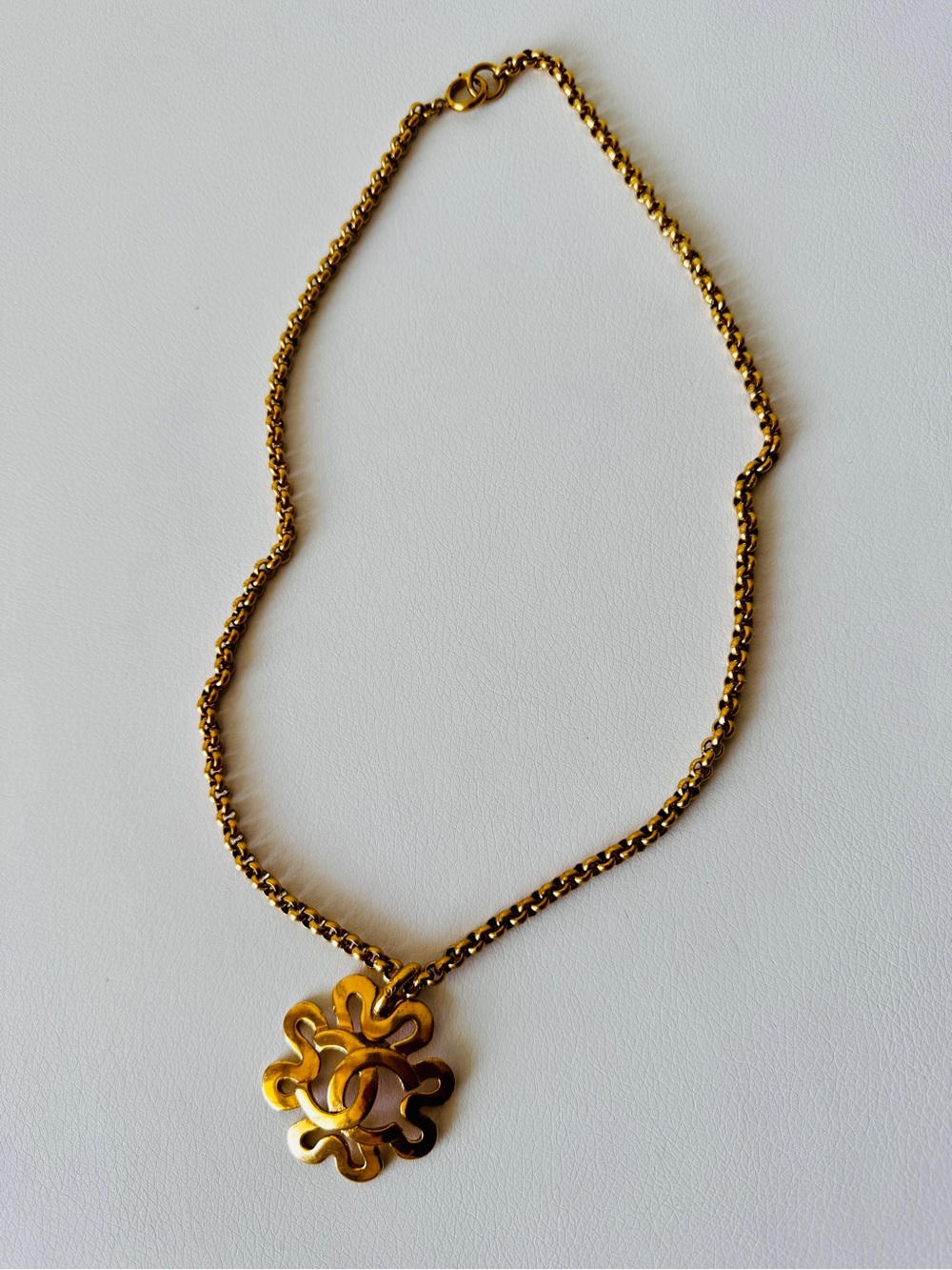 Chanel RARE 24K Gold Plated Necklace with Box in Excellent Condition - Picture 2 of 14